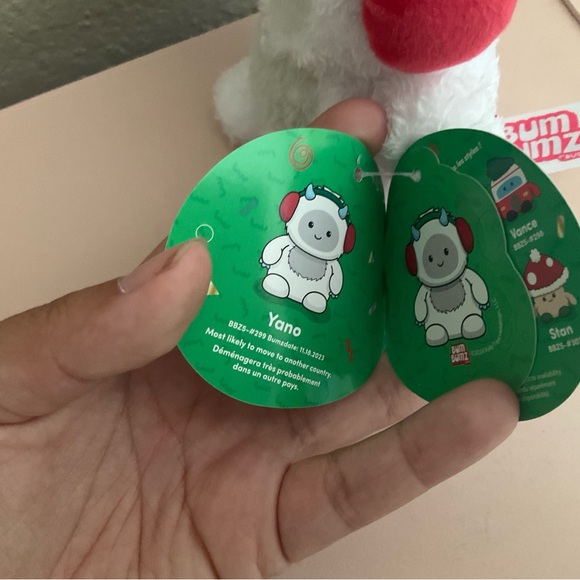 BNWT Yano the Yeti Christmas Edition BumBumz - Picture 3 of 4